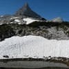 Bergsee mit Pyramide
