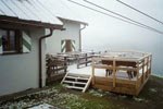 Schnee auf der Terrasse der Ansbacher Hütte
Schnee auf der Terrasse der Ansbacher Hütte