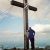 Am Gipfelkreuz des Aggenstein
