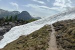 Schneefeld auf dem Weg
